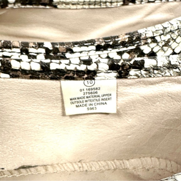 Tommy Bahama Faux Snakeskin Slip-On Sneakers Neutral Casualcore Size 10 Resort - Picture 6 of 12